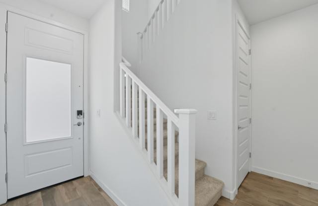 Like new Luxurious Modern townhome with 2 Master Suits in Warner Meadows Gallery 3