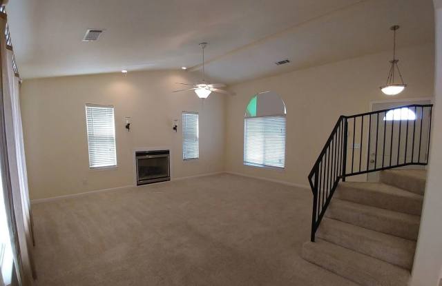 LARGE 3 BED 3 BATH HOUSE IN LAKE CALIFORNIA Gallery 4