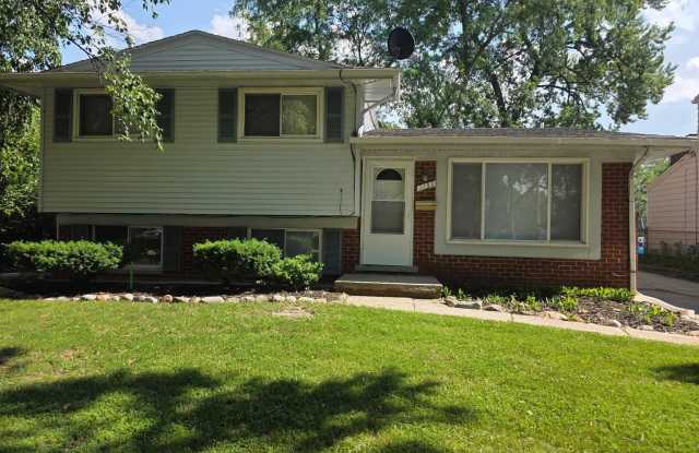 1139 W Elmwood photos photos