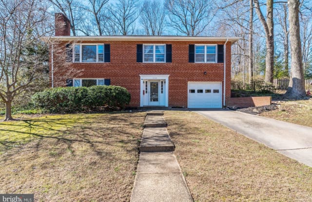 3158 RAVENWOOD DRIVE - 3158 Ravenwood Drive, Lake Barcroft, VA 22044