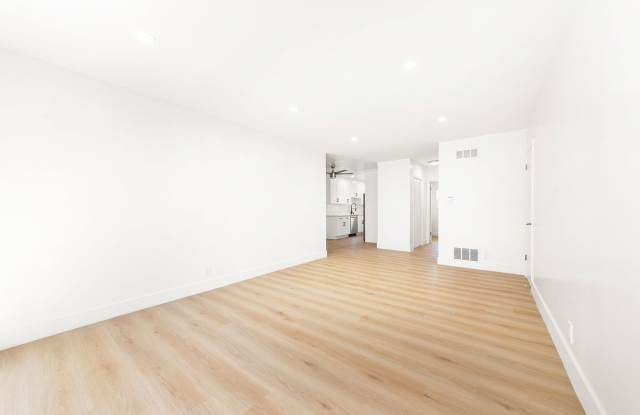 4122-4124 Palmwood Gallery 1