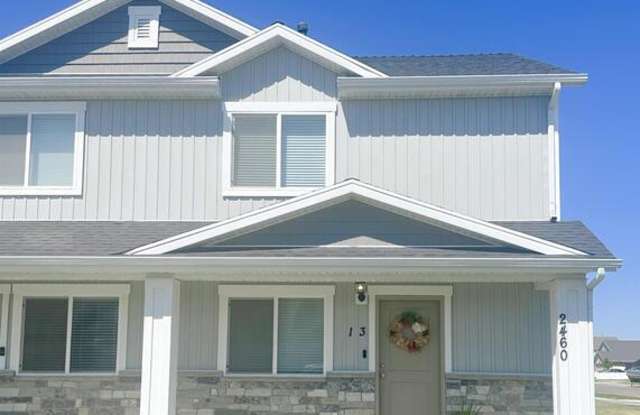 2460 W 450 N photos photos
