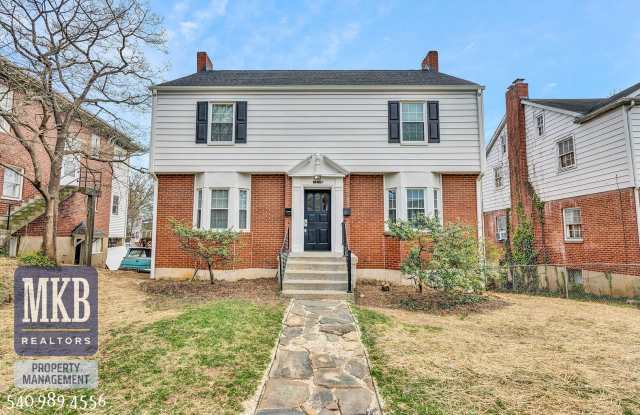 Beautifully Renovated 2 Bedroom, 1 Bath Duplex in Southwest Roanoke City photos photos