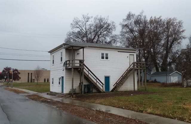 110 East Columbus Avenue - 110 East Columbus Avenue, Muncie, IN 47305