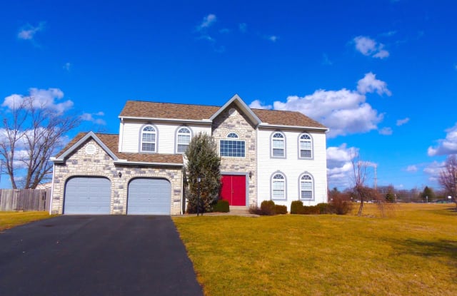 135 Knights Bridge Drive North - 135 Knights Bridge Dr N, Pickerington, OH 43147