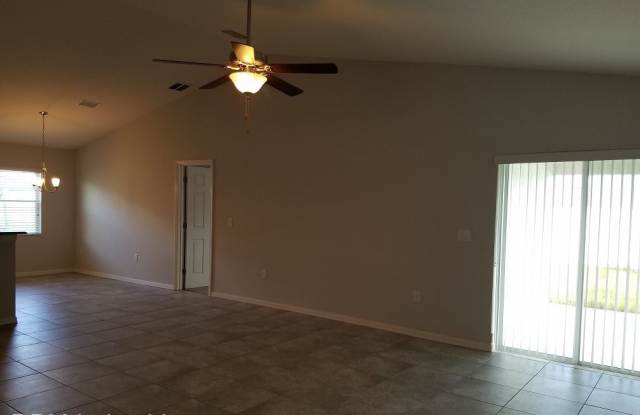 6589 Crescent Loop Gallery 2