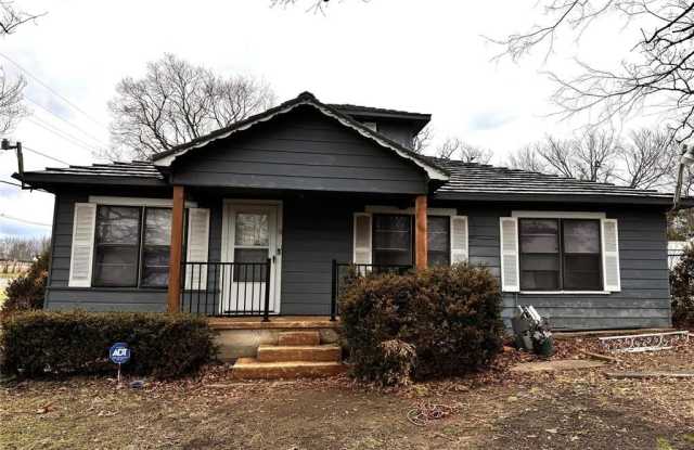 1930 S Austin Avenue - 1930 South Austin Avenue, Denison, TX 75021