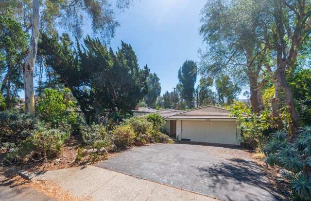 3 bedroom Valmonte home with private courtyard Gallery 1