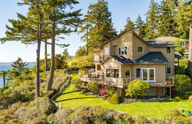 One Acre of Gorgeous Views and a Spacious and Private Home in Coupeville! photos photos