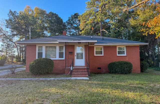 Charming 3 Bed 1 Bath Home Conveniently Located in Fayettevile photos photos