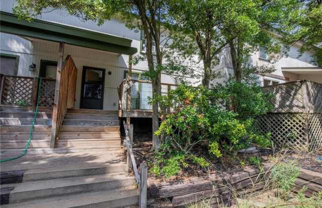 2217  N Crossover  RD - 2217 North Crossover Road, Fayetteville, AR 72703