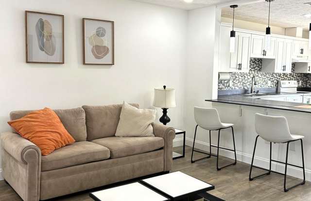 1427 Riverside Circle Gallery 2
