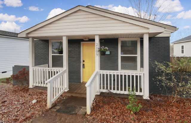 Charming updated 3 bedroom/2 bath in Selwyn Park with off street parking photos photos