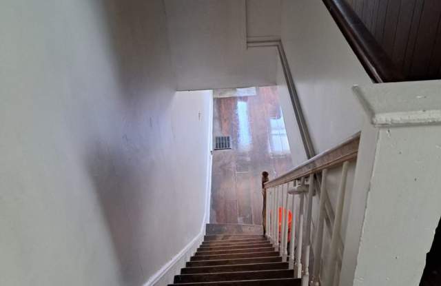 Two bedroom home in Port Richmond for rent Gallery 4