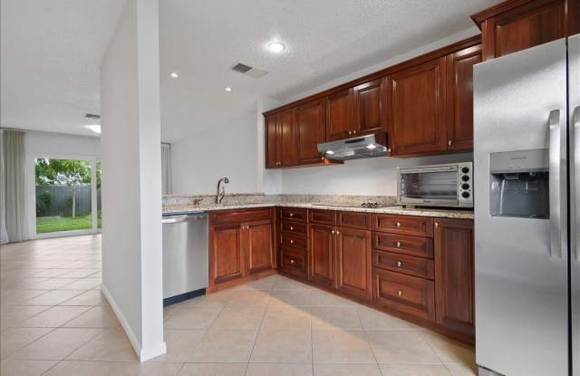 258 PALMETTO Court Gallery 4