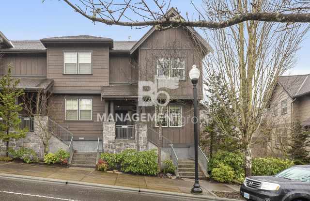 High-end Renaissances Townhome In Peterkort Woods Gourmet Kitchen Community Pool & Clubhouse Gallery 1