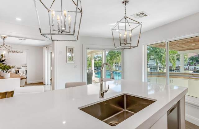 904 HYACINTH Drive Gallery 4