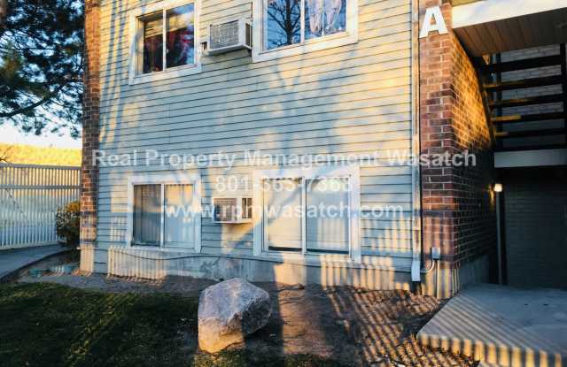 Check out This Cute 2 Bedroom 1 Bath SLC Condo! photos photos