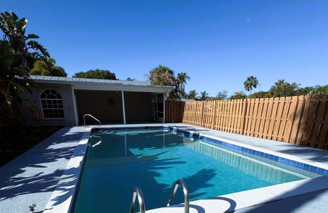 3/2/2 POOL home in Stuart on 3/4 acre--NO HOA! photos photos