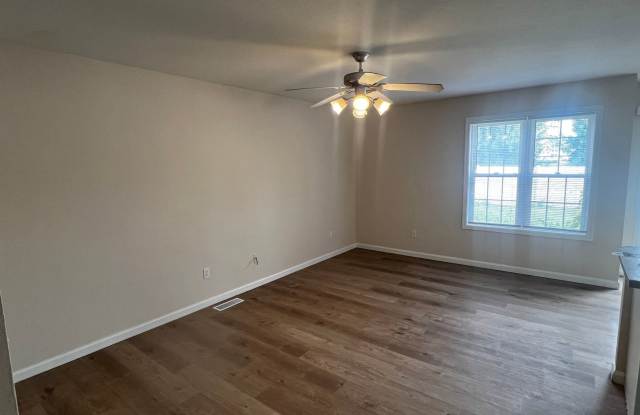 Full renovated townhome in Champaign - Available Now Gallery 3