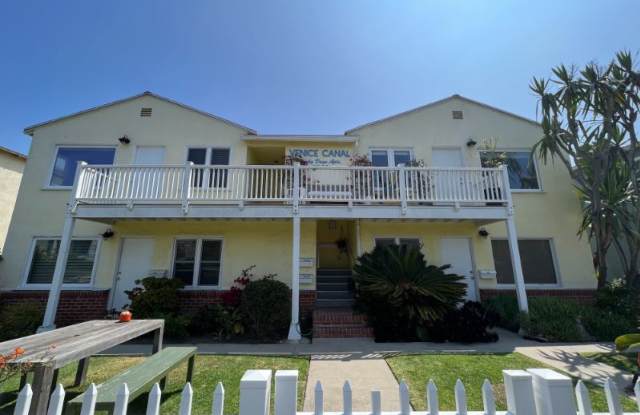 2824 1/2 Grand Canal - 2824 Grand Canal, Los Angeles, CA 90291