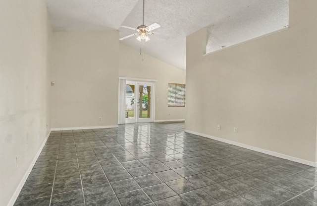 Alafaya Woods-Oviedo 3 Bedroom 2 Bath Home! Gallery 4