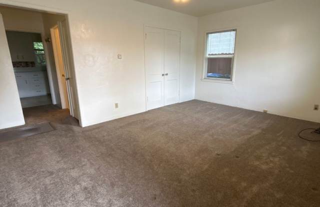 Charming 1 bedroom Duplex Gallery 4