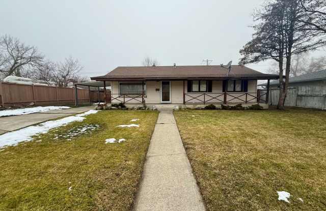 Ideally Located 3 Bed Home in North Spokane w/ Large Fully-Fenced Yard! photos photos