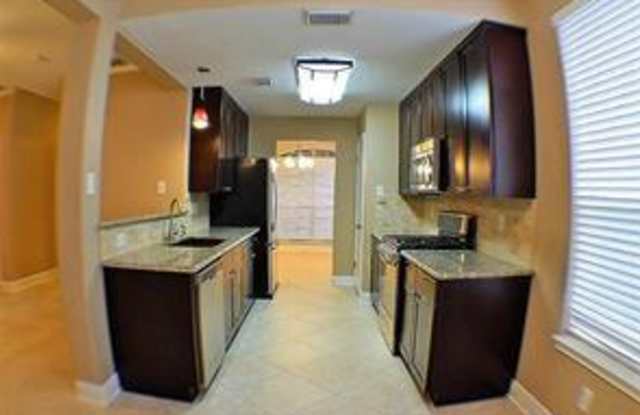 5 E Willowwood Court - 5 West Willowwood Court, The Woodlands, TX 77381