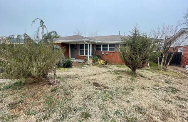 Beautiful 3 bed 1 Bath! Located in the Village! Gallery 3