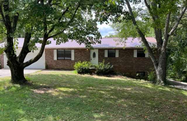 Maryville 37801 - 3 bedroom 2 bath (Upstairs Only) home - Contact Troy Adams (865) 233-6949 photos photos