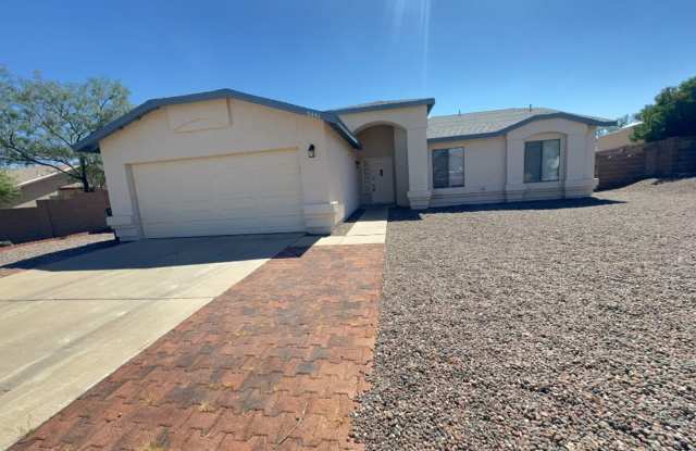 Beautiful 3 Bedroom/2 Bathroom House-available now! Gallery 2