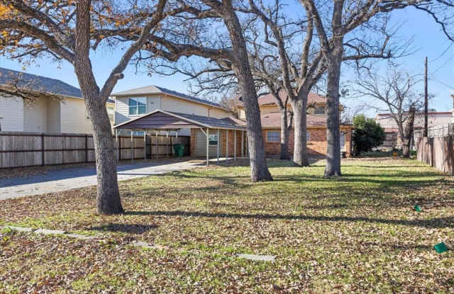 174 S Mcilhaney Street - 174 South McIlhaney Street, Stephenville, TX 76401