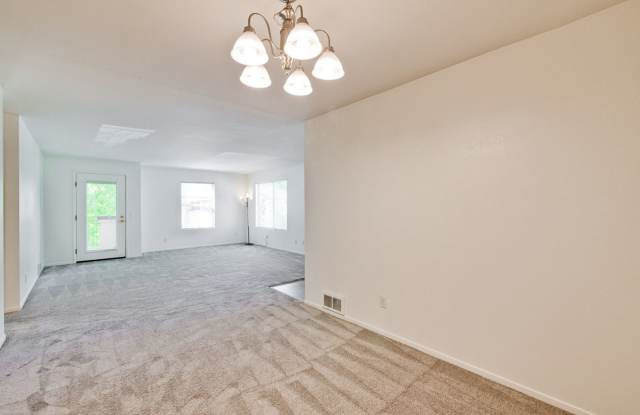 Spacious and Bright 1BR 1BA Condo in Great Community in San Jose - JUST REDUCED - 680 Encore Way, San Jose, CA 95134