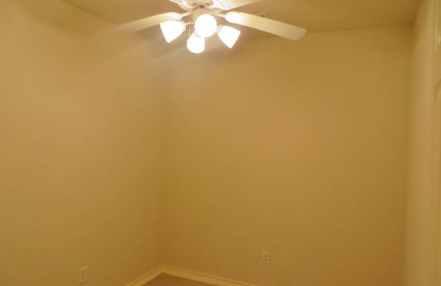 3 Bedroom 2 Bathroom Georgetown Home Gallery 4
