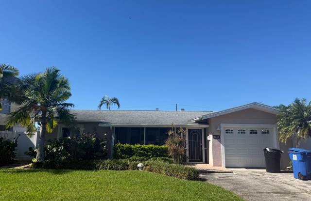 NE ST. PETE 2/1.5/1 FULLY FURNISHED RENTAL Gallery 1