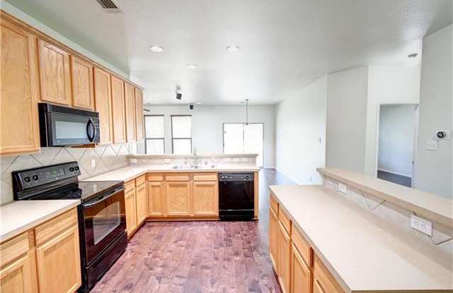 1093 Grand National Boulevard Gallery 4