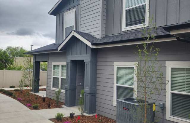 Chets Place Built in 2024 - 2 Bedroom 2 Bathroom w/ private baths for each bedroom photos photos Chets Place Built in 2024 - 2 Bedroom 2 Bathroom w/ private baths for each bedroom photos photos