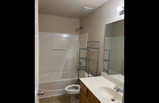 5811 Lindley Crescent Drive Gallery 2
