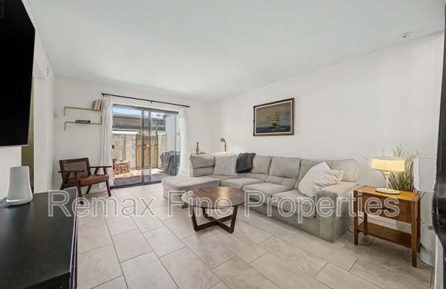 2810 E Glenrosa Avenue Gallery 2