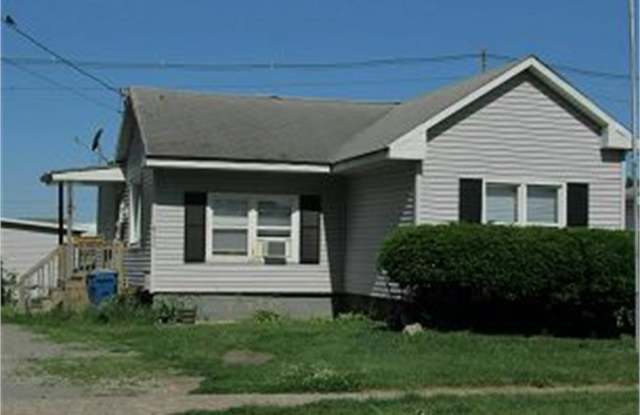 911 Nebraska Street - 911 Nebraska Street, Muscatine, IA 52761