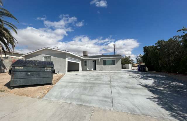3 Bedroom 2 Bathroom Home! Gallery 1