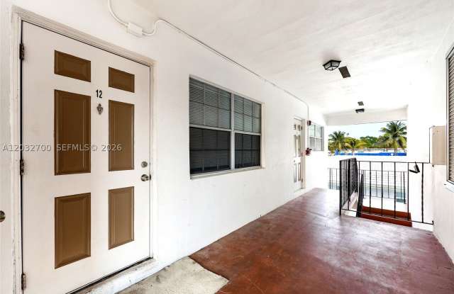 1825 Cleveland St Gallery 1