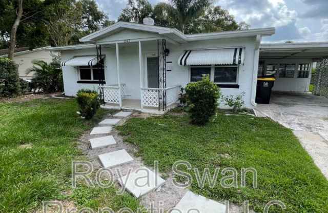 1047 Pineview Place photos photos