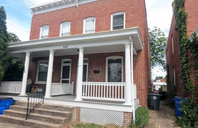 Charming Historic townhouse in downtown Frederick available mid June! photos photos