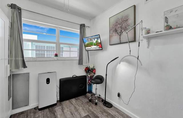 2858 Pine Tree Dr Gallery 2