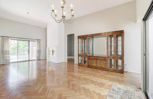 3025 E Marlette Avenue Gallery 4
