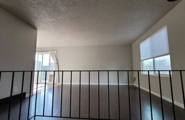 4488 Edgeware Lane Gallery 2