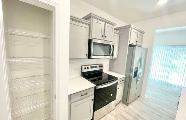 Rare opportunity! 2 br 2.5 ba in charming townhome community. Minutes from I-85 and only 25 min to Charlotte! Gallery 2