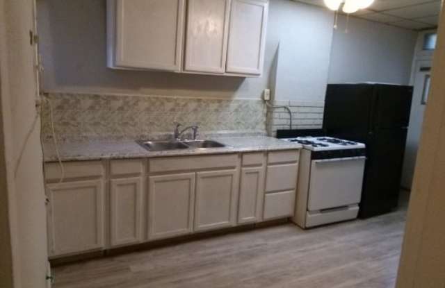 Charming 2BR Duplex in Saint Louis Gallery 4